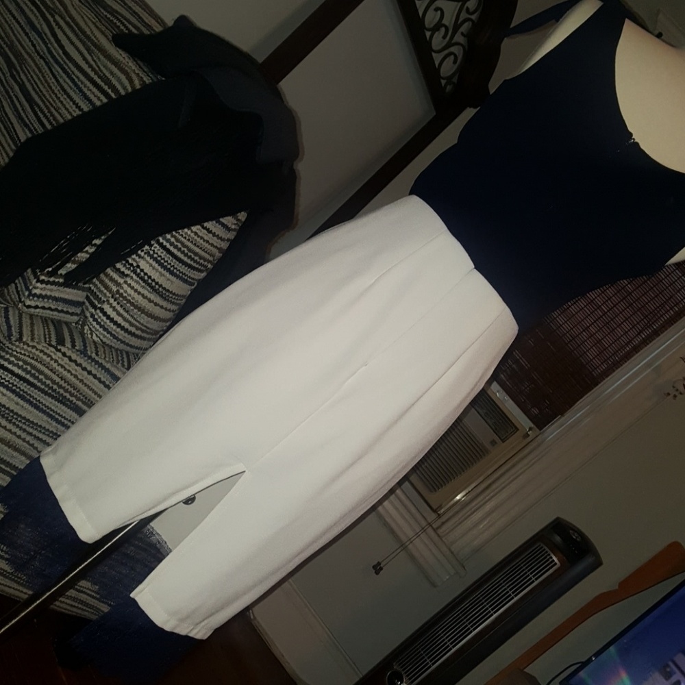 Dress - Picture 4 of 4